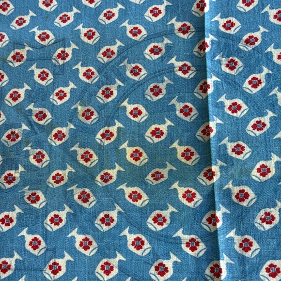 Vintage 1930s–40s Feedsack Fabric – Blue Pitcher & Red Flower Print – 41” x 36” - Picture 6 of 15